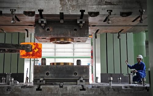 《輝煌中國》展示8萬噸模鍛壓機——重工業(yè)實力的國寶裝備 《輝煌中國》展示8萬噸模鍛壓機——重工業(yè)實力的國寶裝備